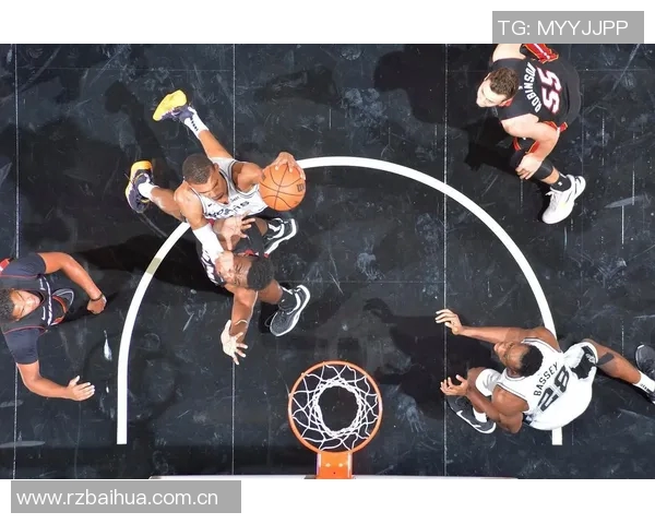 文班亚马半场表现起伏6分2板2帽5助攻却伴随4次失误