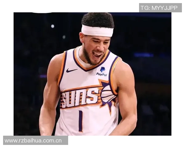 布克第三节发力砍下12分助队逆转全场贡献18分5助攻5抢断表现抢眼 布克第三节发力砍下12分助队逆转全场贡献18分5助攻5抢断表现抢眼