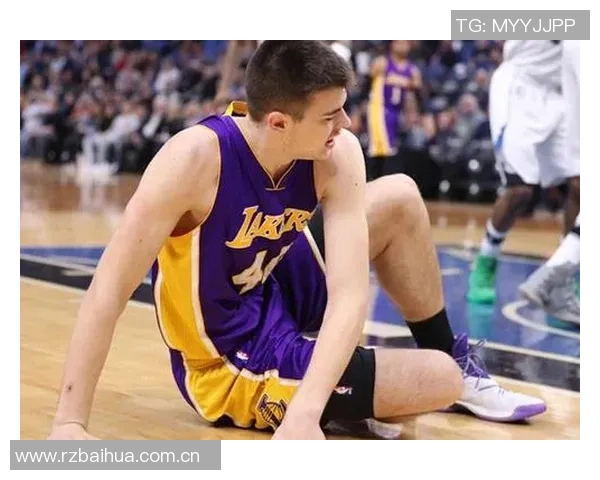 祖巴茨替补席处理脚踝伤势赛后走路一瘸一拐引发关注