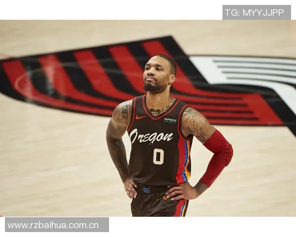 开拓者官方发布庆祝海报利拉德与杨瀚森携手替补席欢庆胜利